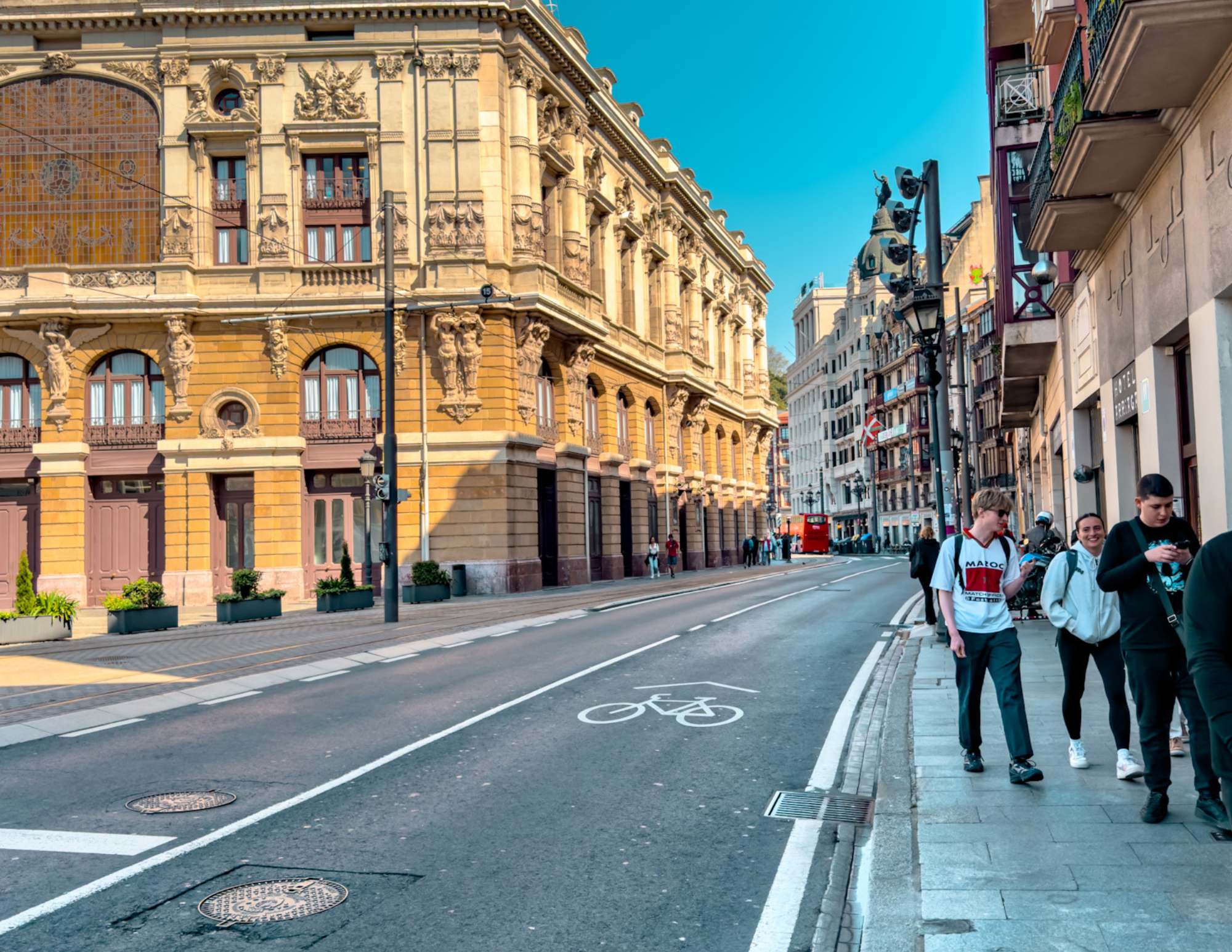 Bilbao Travel Guide (3).png